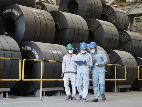 Ngành thép “xé đôi số phận”: Hòa Phát lãi nghìn tỷ, tôn mạ hụt hơi giữa cơn bão 2025